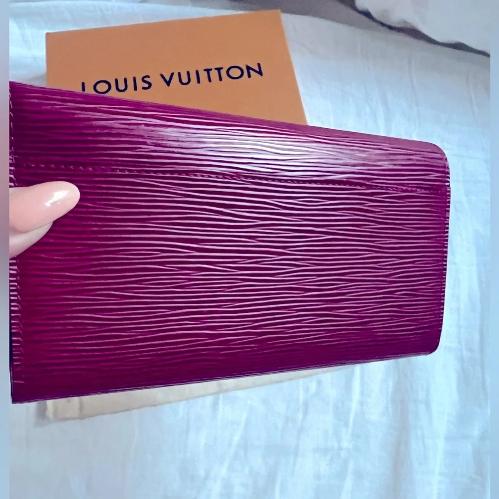 Louis Vuitton Epi Magenta Portefeuille Sarah Leather Snap Zip Wallet COA